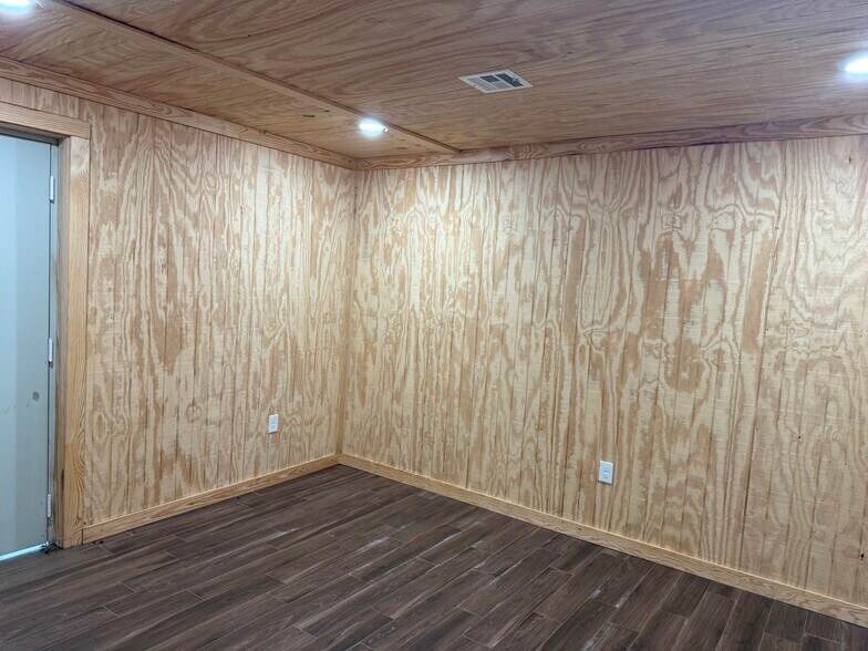 More Photos Of 14359 State Highway 31 E, Brownsboro Warehouse For Sale