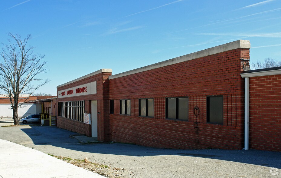 Primary Photo Of 2016-2024 E Market St, Greensboro Warehouse For Lease