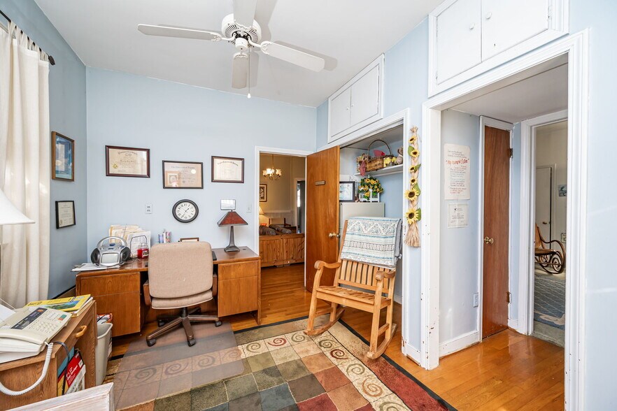 More Photos Of 211 N 5th Ave, Hopewell Office For Sale