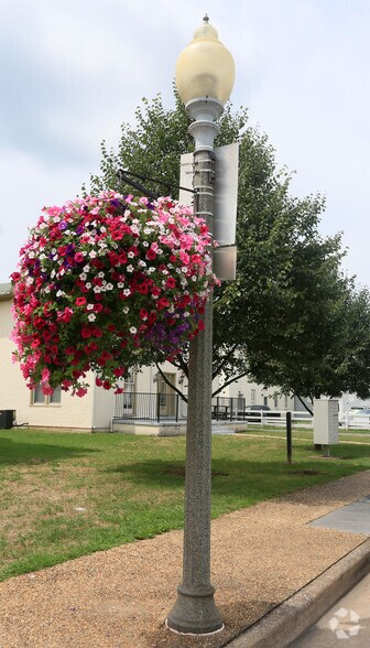 More Photos Of 321 S Royal Ave, Front Royal Coworking Space