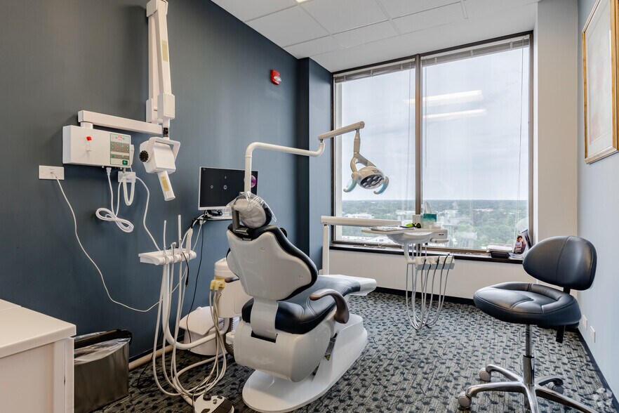 More Photos Of 4709-4711 Golf Rd, Skokie Medical For Lease