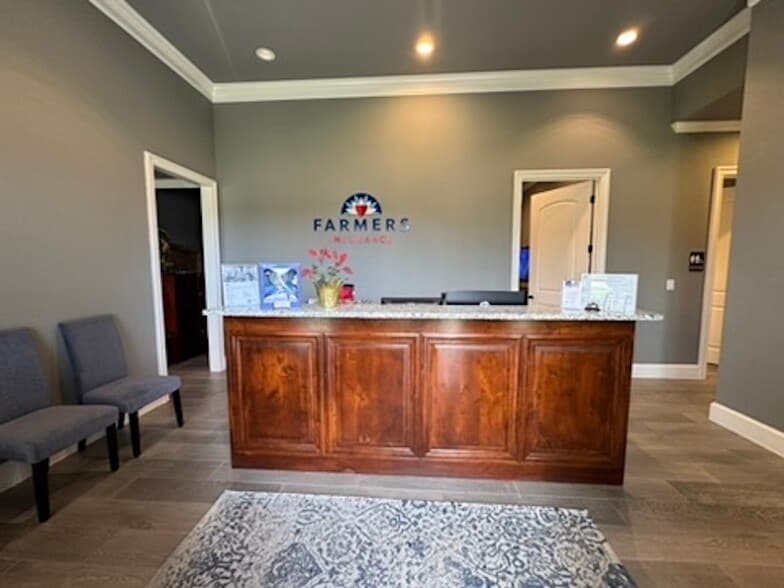 More Photos Of 114 Park Place Blvd, Waxahachie Office For Lease