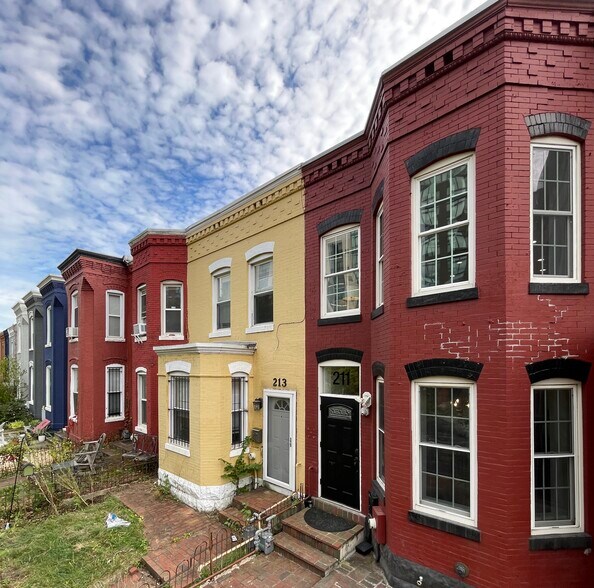 More Photos Of 211 K St Ne, Washington Office Residential For Sale