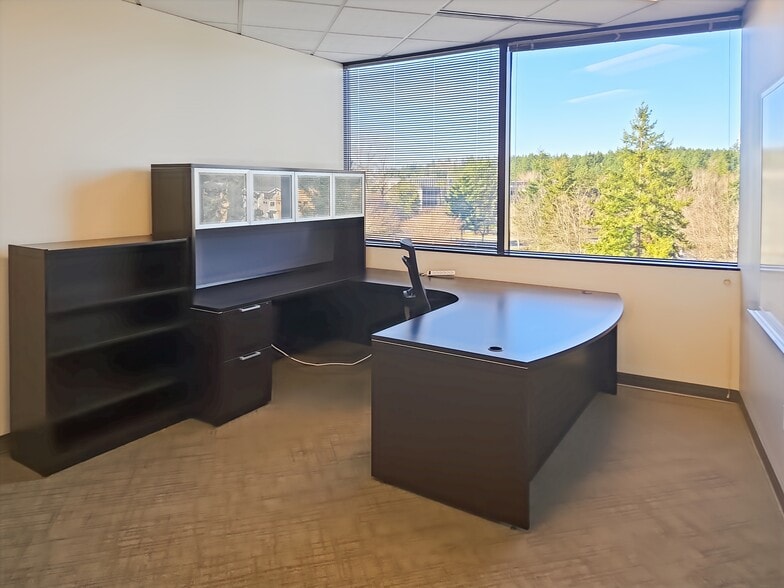 More Photos Of 3326 106th Ave SE, Bellevue Coworking Space