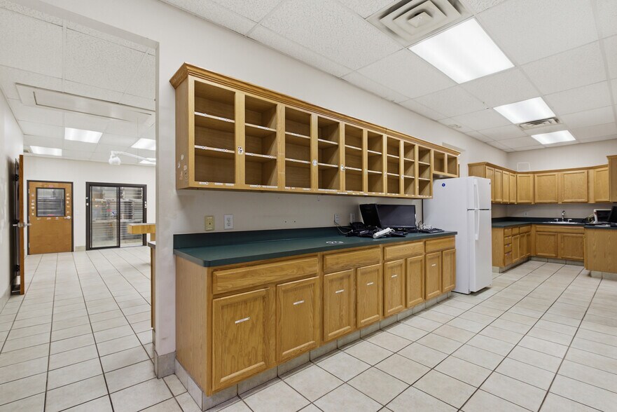 More Photos Of 1695 S State Highway 121, Lewisville Veterinarian Kennel For Sale