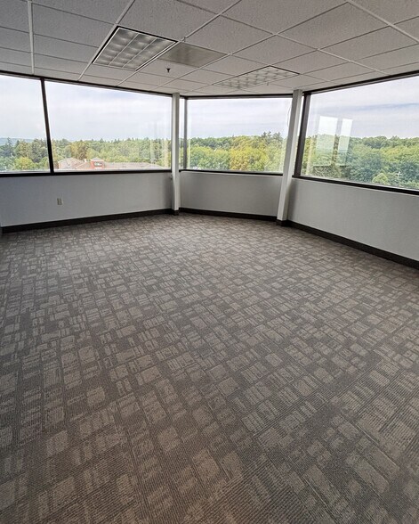 More Photos Of 420 Lakeside Ave, Marlborough Office For Lease