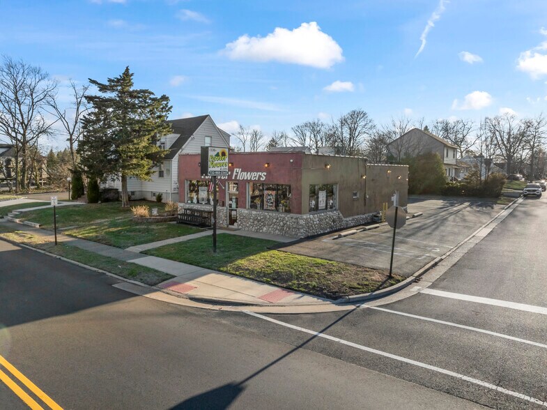 More Photos Of 136 Stelton Rd, Piscataway Freestanding For Lease