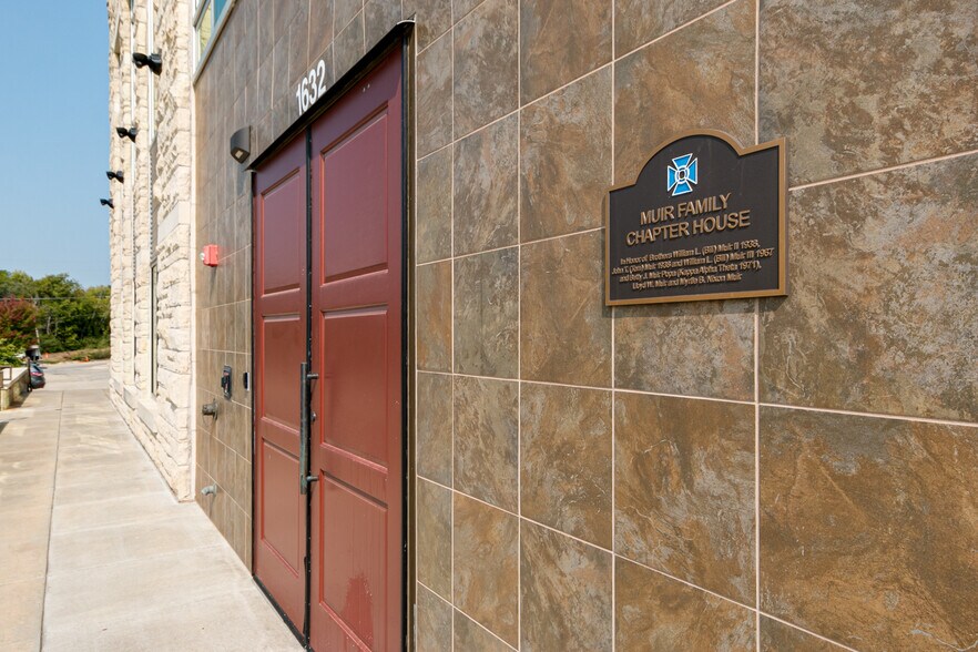 More Photos Of 1632 McCain Ln, Manhattan Sorority Fraternity House For Sale