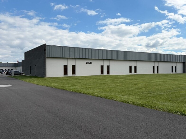 Primary Photo Of 6898 Commodore Dr, Walbridge Flex For Lease