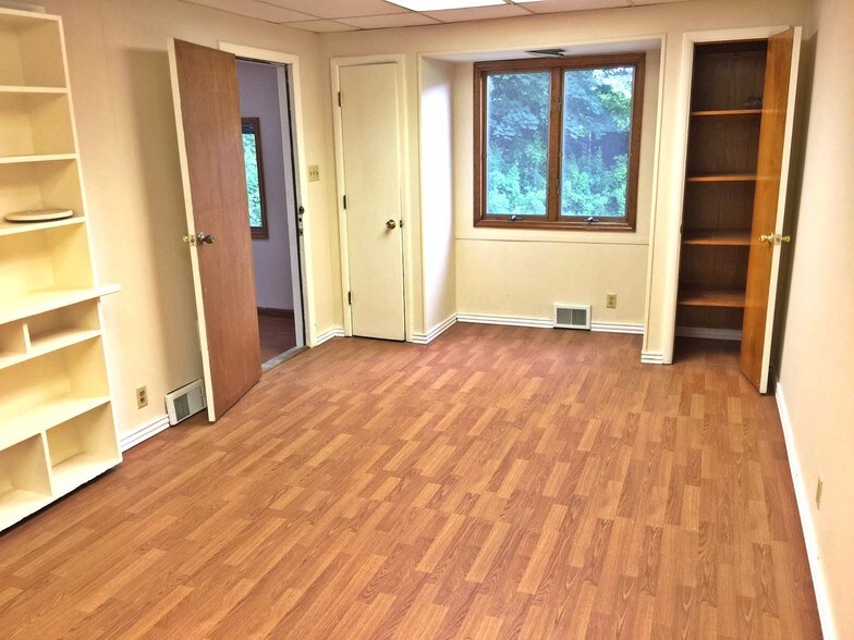 More Photos Of 8 Ibm Rd, Poughkeepsie Office For Sale