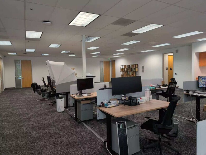 More Photos Of 388 Oakmead Pky, Sunnyvale Service For Lease