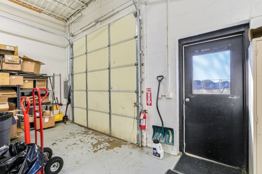 More Photos Of 3825 Lake Elmo Ave N, Lake Elmo Research And Development For Lease