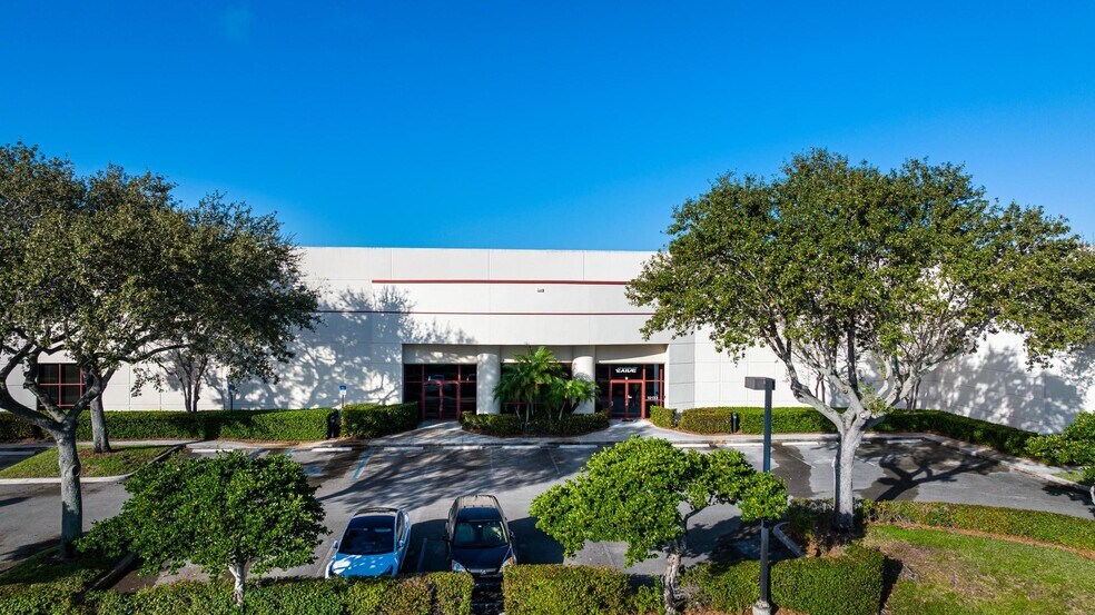 More Photos Of 10109-10181 USA Today Way, Miramar Warehouse For Lease