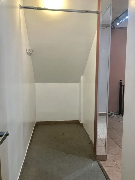 More Photos Of 3189 Steinway St, Astoria Storefront Retail Office For Lease