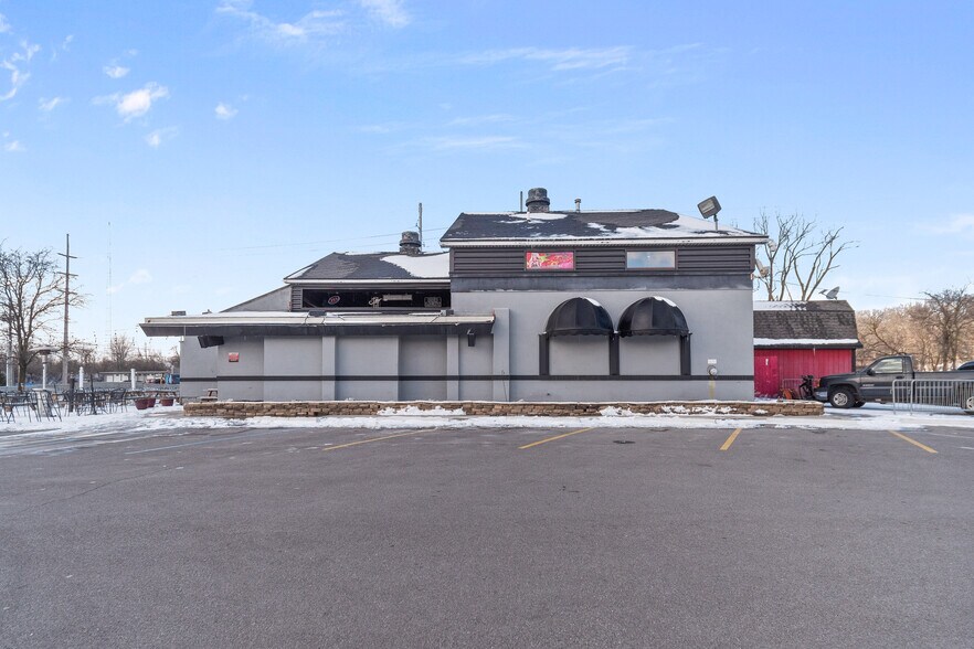 Primary Photo Of 2440 W Jefferson Blvd, Fort Wayne Restaurant For Sale