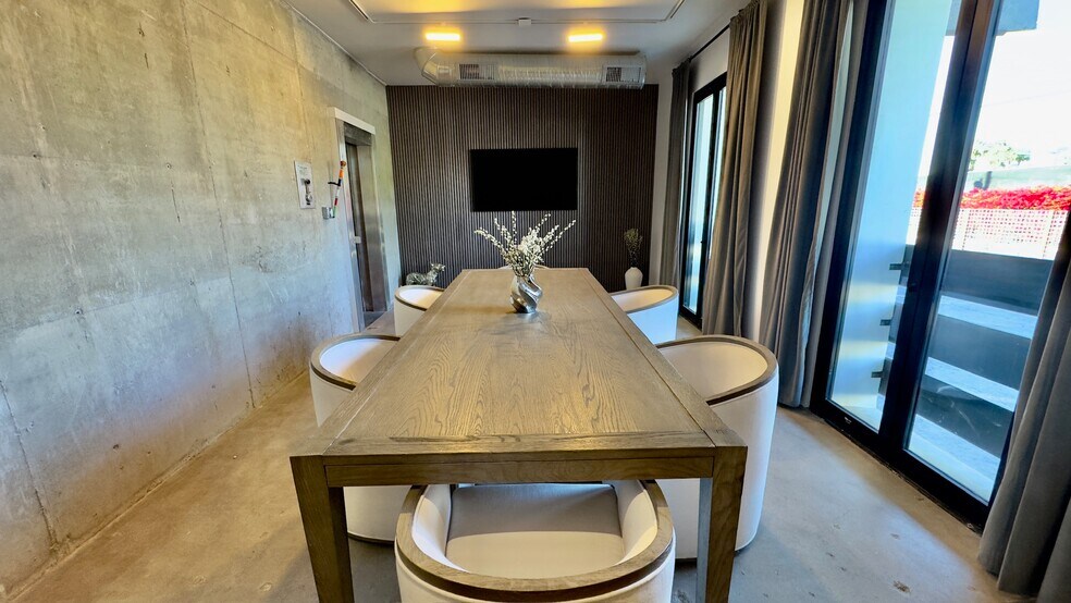 More Photos Of 5628 E Thomas Rd, Phoenix General Retail For Lease