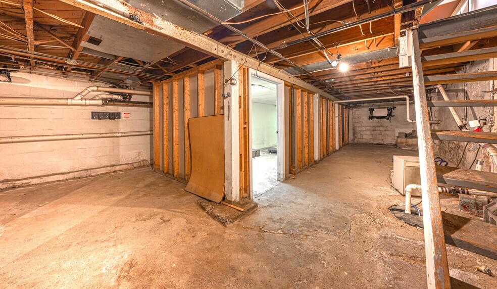 More Photos Of 1989 N Opdyke Rd, Auburn Hills Freestanding For Sale