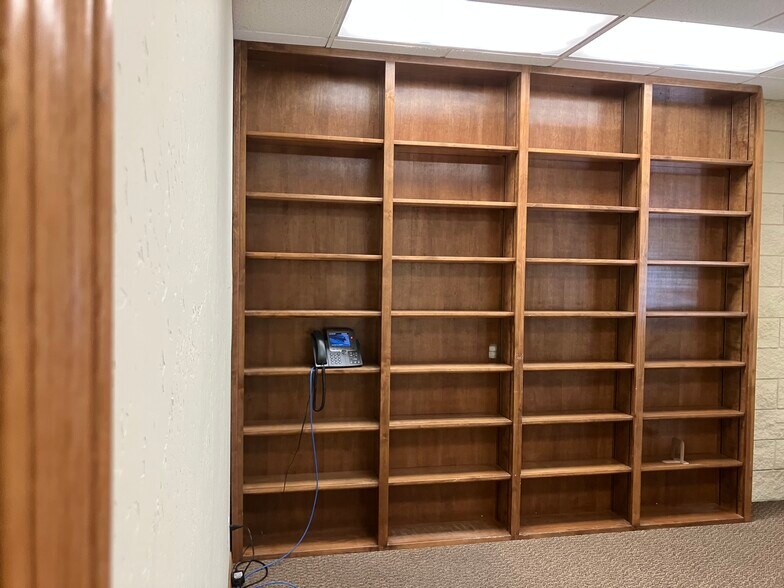 More Photos Of 513-519 W Center St, Visalia Coworking Space