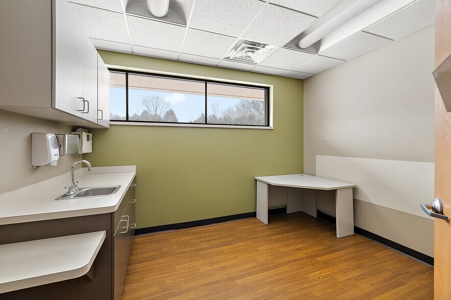 More Photos Of 1794 N Lapeer Rd, Lapeer Medical For Sale
