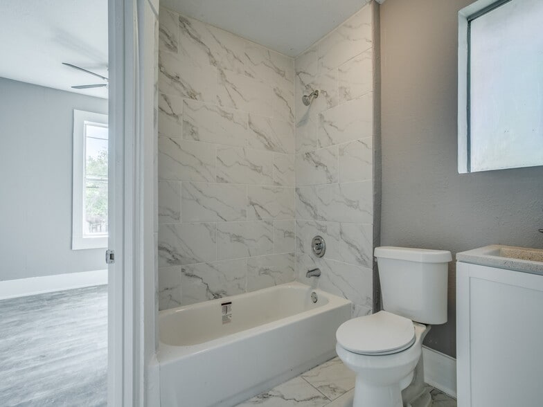 More Photos Of 810-812 Maltby St, Houston Apartments For Sale