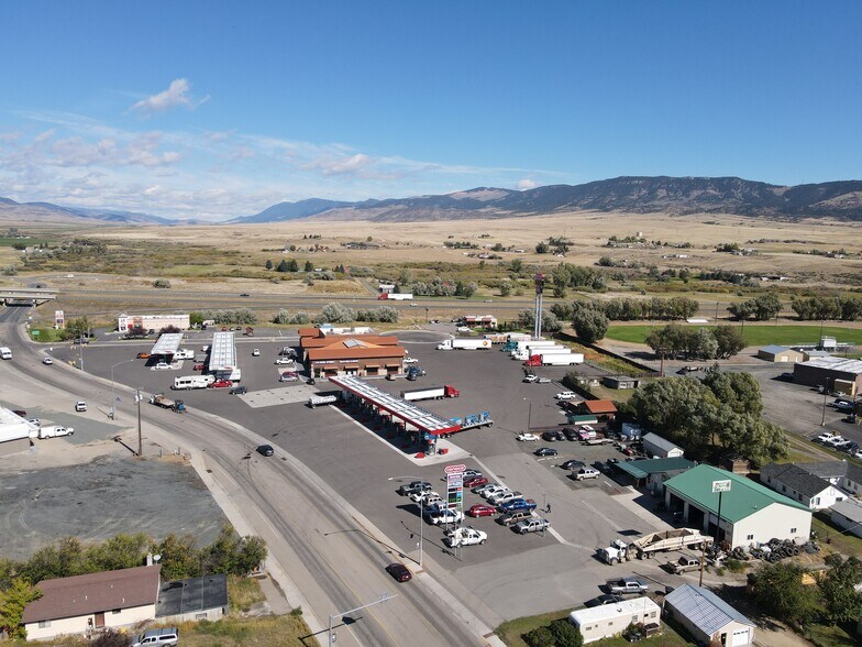 More Photos Of 402 N Pyfer St, Whitehall Office For Sale