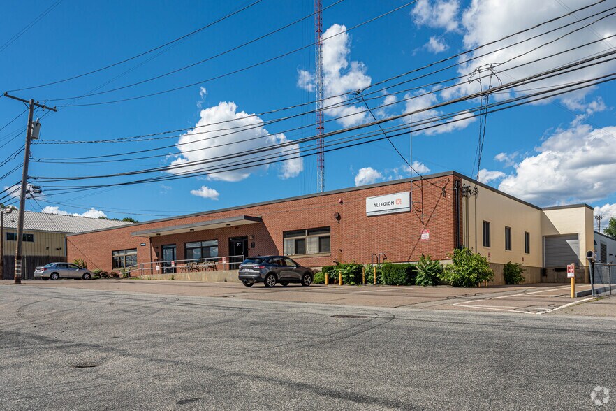 More Photos Of 77-79 Wexford St, Needham Light Distribution For Sale