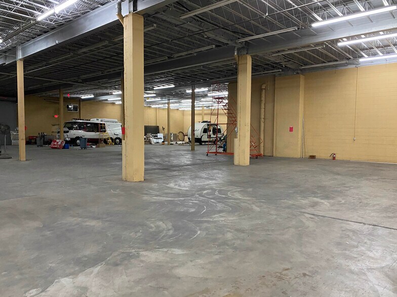 More Photos Of 121 W Oak Hill Ave, Knoxville Warehouse For Lease