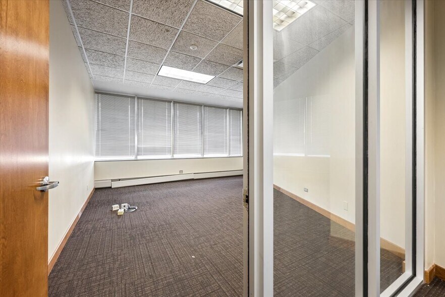 More Photos Of 7525 W Madison St, Forest Park Storefront Retail Office For Lease