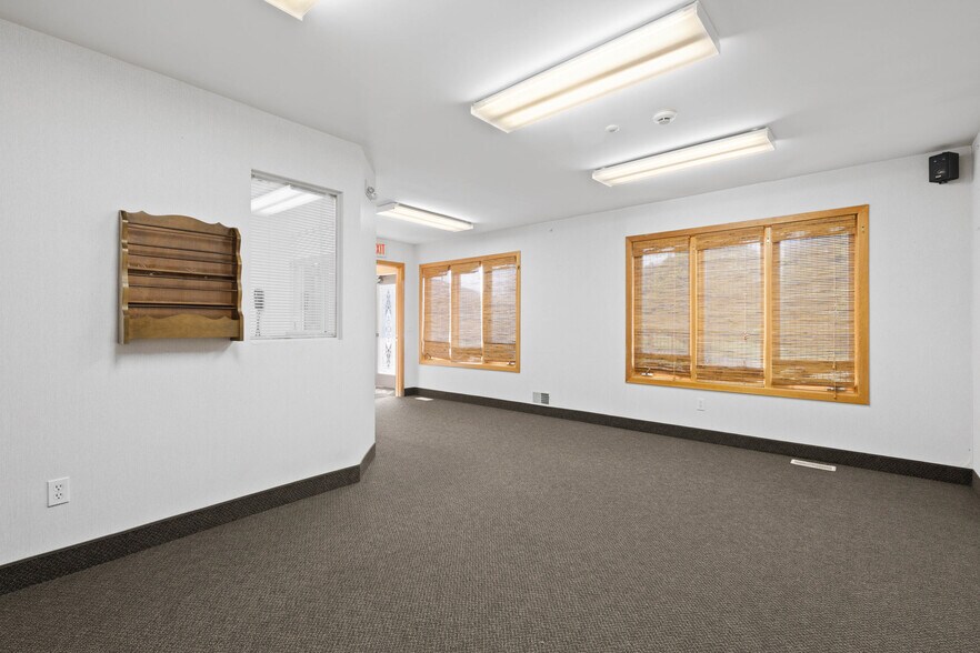 More Photos Of 2640 Ridgeway Ave, Rochester Medical For Lease