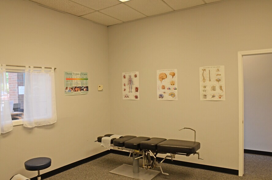 More Photos Of 910-946 N Green Bay Rd, Waukegan General Retail For Lease