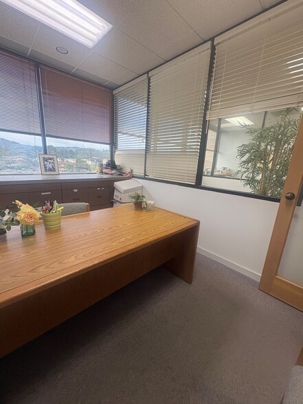 More Photos Of 5567 Reseda Blvd, Tarzana Medical For Sale