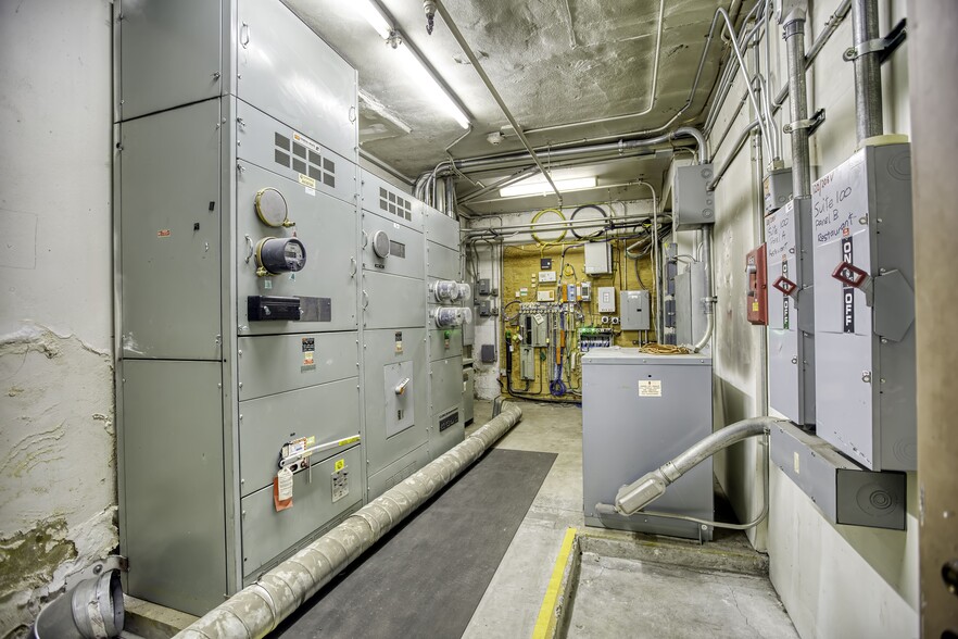 More Photos Of 911 E Colorado Blvd, Pasadena Office For Sale