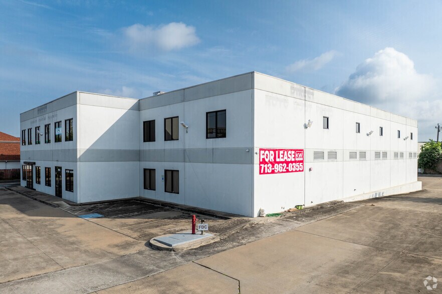 More Photos Of 11820 S Sam Houston Pkwy W, Houston Warehouse For Lease