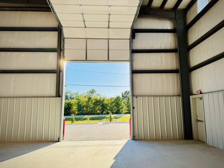 More Photos Of 19901 E Highway 51, Broken Arrow Warehouse For Lease