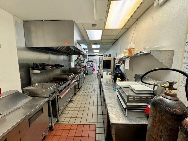 More Photos Of 2000 Harrison St, Hollywood Unknown For Lease