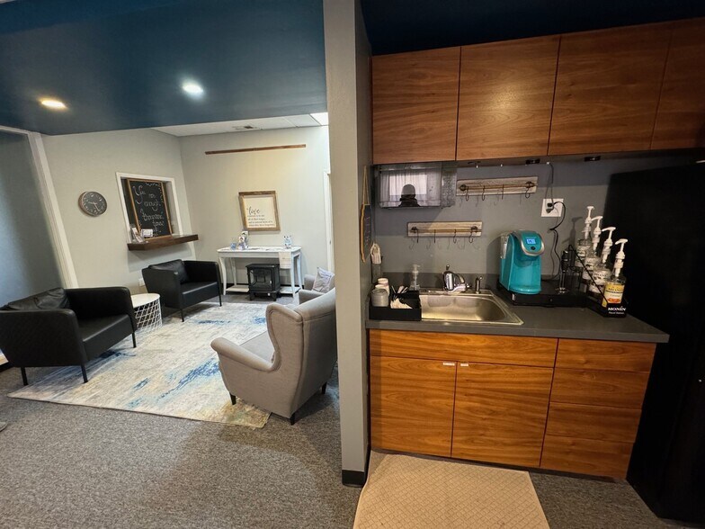 More Photos Of 1509-1511 Westport Rd, Kansas City Freestanding For Sale