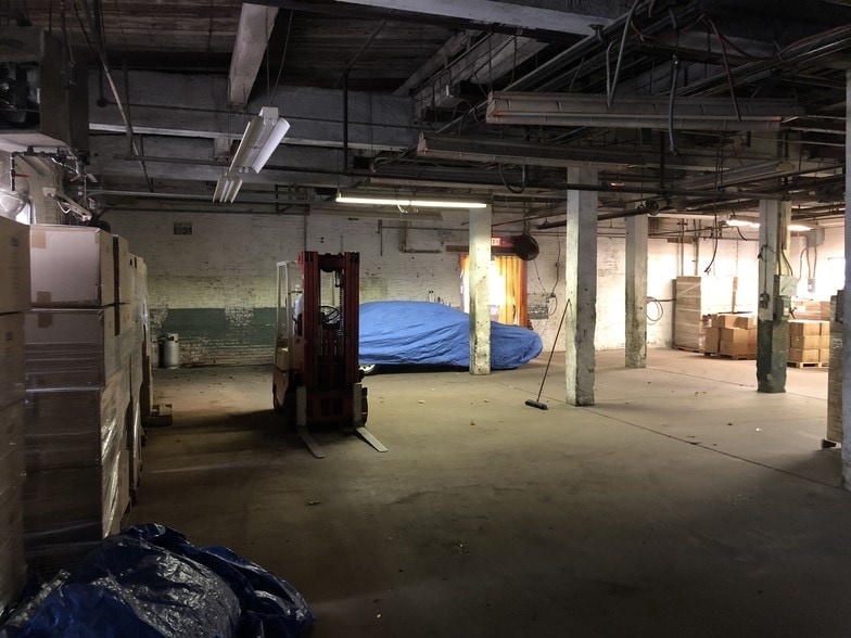 More Photos Of 100 Beecher Ave, Cheltenham Township Warehouse For Lease