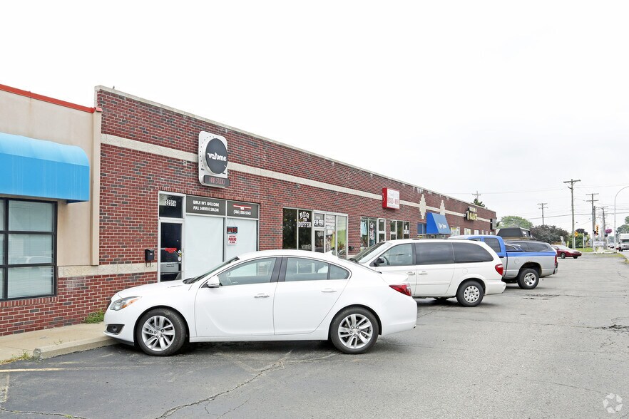 More Photos Of 32008-32056 Utica Rd, Fraser Storefront For Lease