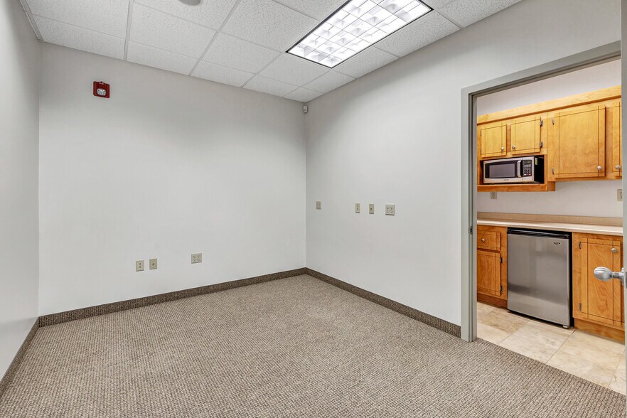 More Photos Of 1449 Old Waterbury Rd, Southbury Office For Sale