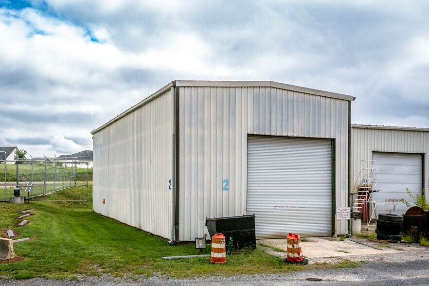 More Photos Of 806 Island Ford Rd, Mcgaheysville Warehouse For Lease