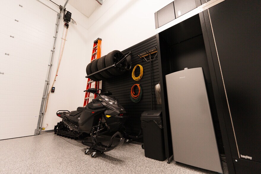 More Photos Of 27201 Township Road 532A, Parkland County Self Storage For Sale