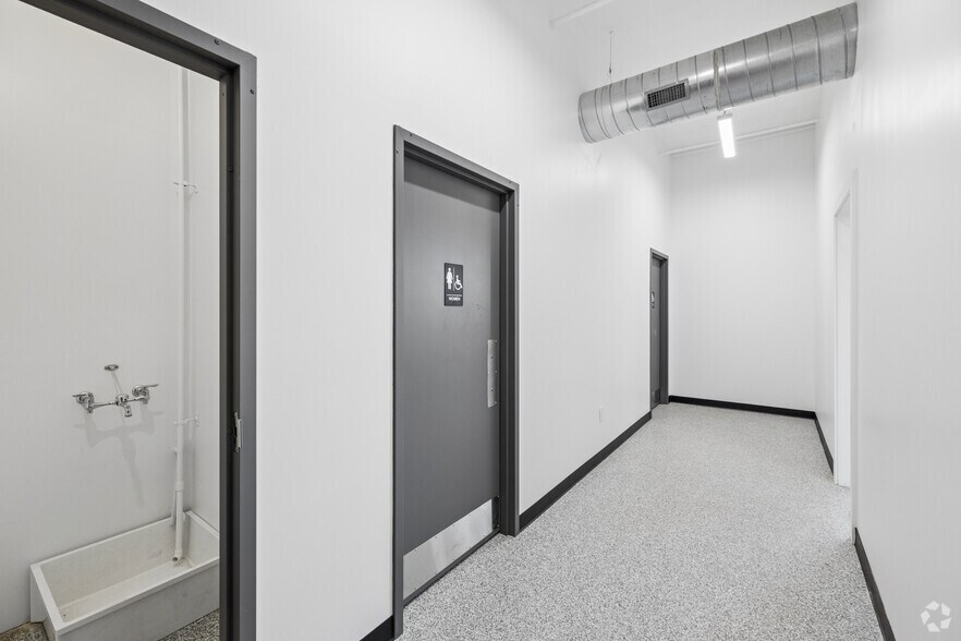 More Photos Of 6 Willow Rd, Ayer Warehouse For Lease