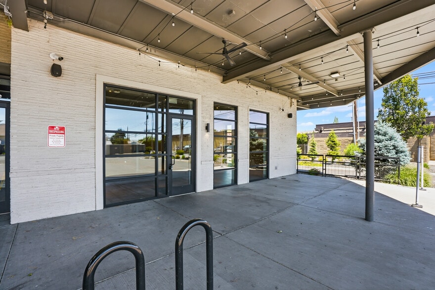 More Photos Of 602 E Yakima Ave, Yakima Storefront Retail Office For Lease