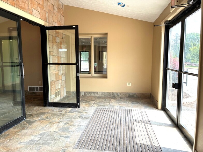 More Photos Of 1249 Lehigh Station Rd, Henrietta Warehouse For Lease