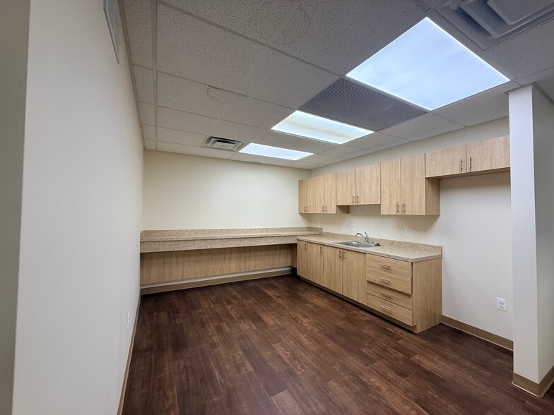 More Photos Of 11901 Joseph Campau St, Hamtramck Storefront Retail Office For Lease
