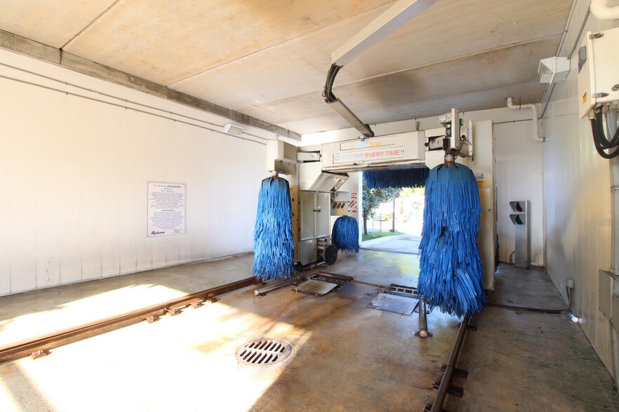 More Photos Of 8881 Pembroke Rd, Pembroke Pines Service Station For Sale