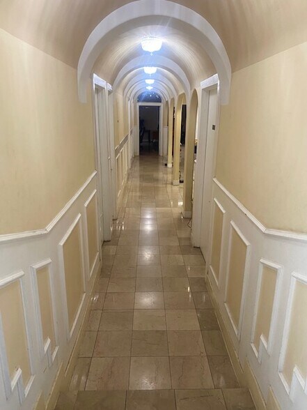 More Photos Of 2600 Mccullough Ave, San Antonio Office For Sale