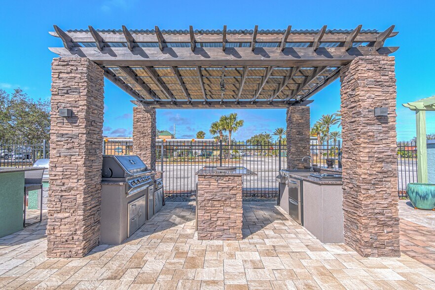 More Photos Of 2036 S Ridgewood Ave, Daytona Beach Medical For Sale