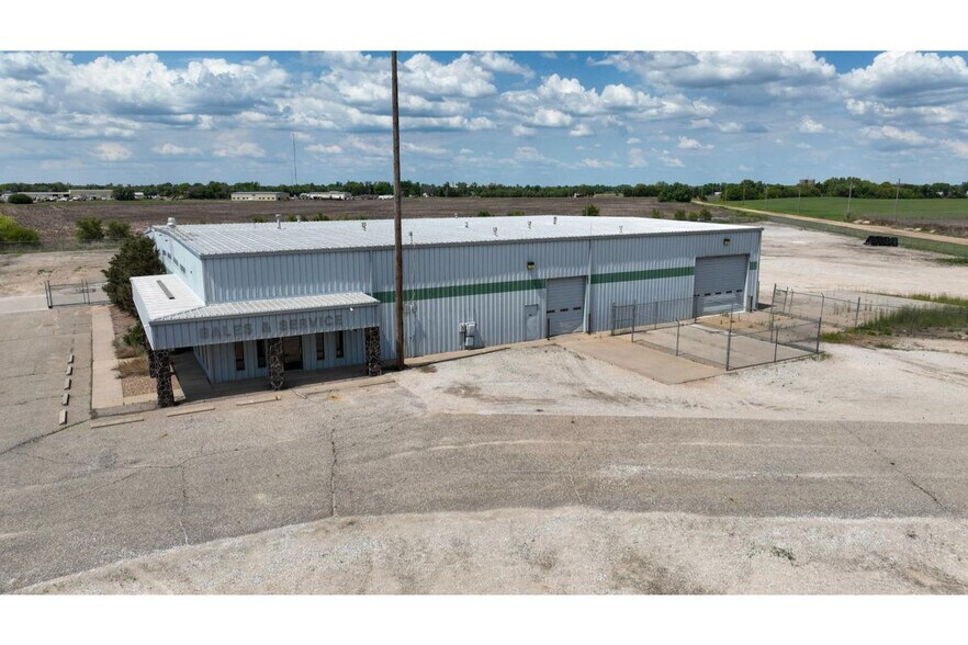 More Photos Of SE 241 SE 10 Ave, Great Bend Warehouse For Sale