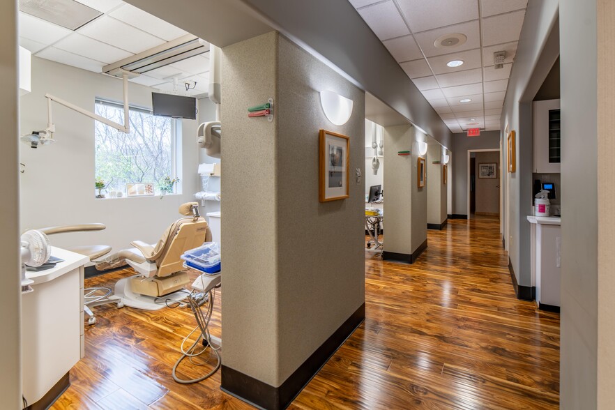 More Photos Of 100 Brevco Plz, Lake Saint Louis Medical For Lease